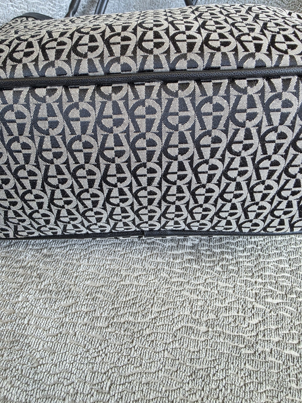 Beautiful Vintage Monogram Etienne Aigner Black Shoulder Handbag Clean!! - Picture 12 of 16